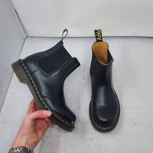 DR. MARTENS 2976 SMOOTH LEATHER CHELSEA BOOTS